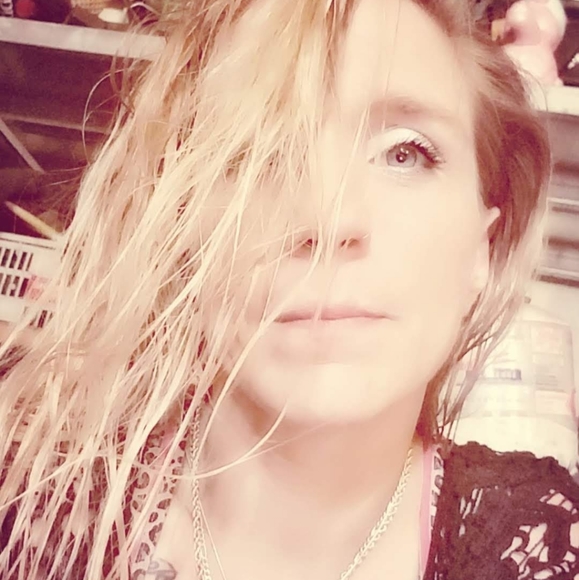 Meet your Posher, Tricia - Picture 1 of 1